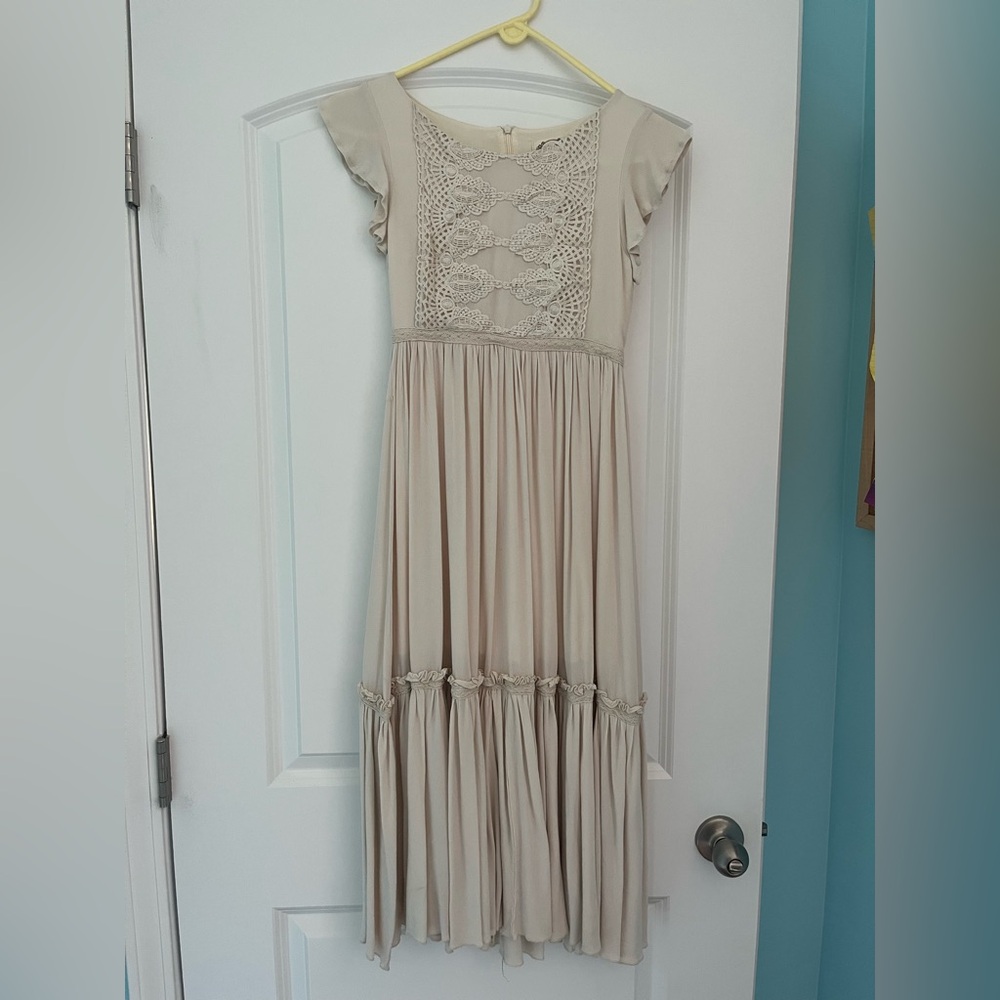 Elegant Cream Maxi Dress with Lace Detail